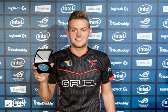 ZETA DIVISION 将与主播 Laz 举办首次单独粉丝见面会；