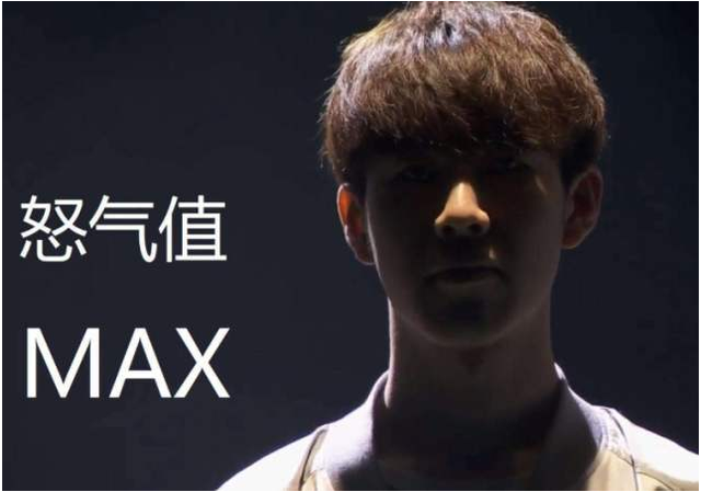 WBG晒欧洲旅游照：开心点赞 全员表情轻松~~