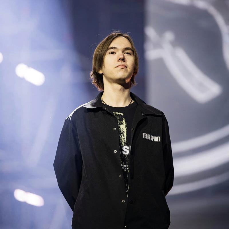 JackeyLove Xia的团战无缝衔接，Creme Sylas表现出色， Top Esports 扳平了比分