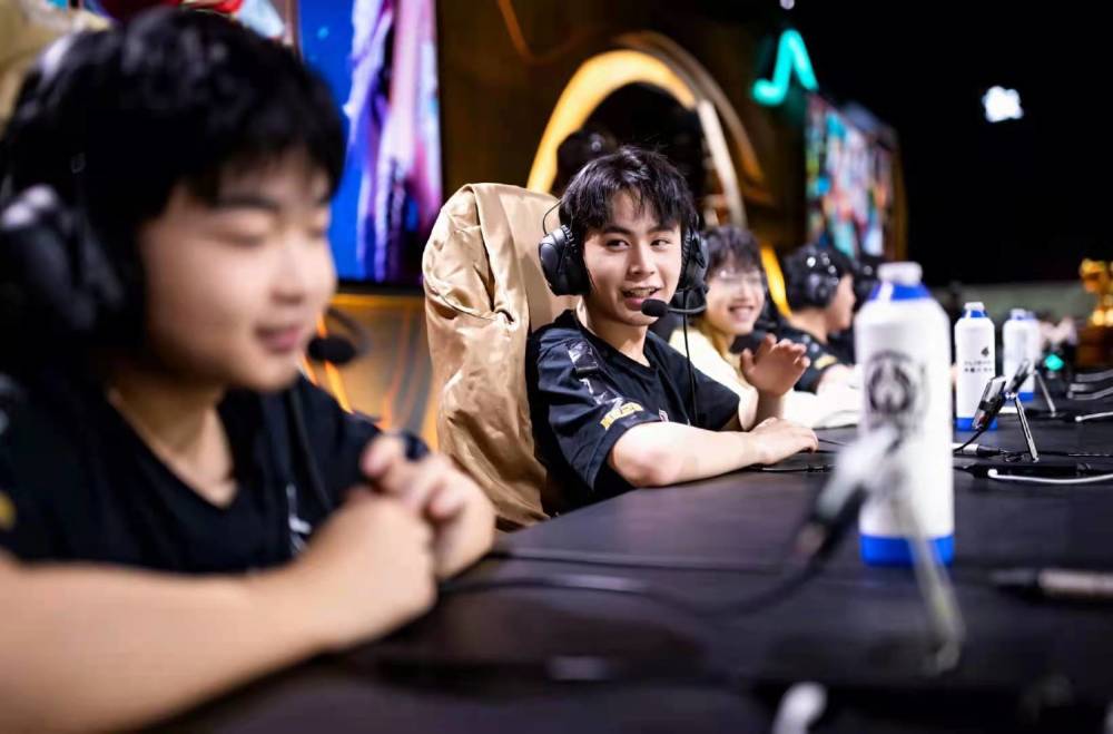 今晚7点LPL！RNG vs OMG赛果影响，谁将拿到复活甲？